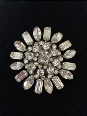 Vintage Weiss Inspired StarBurst Clear Rhinestone Brooch